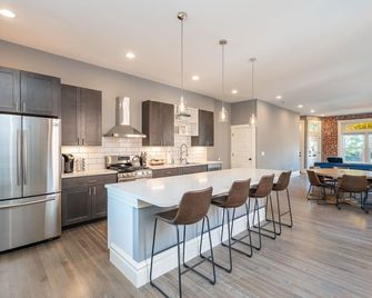 Parkside Comfort | Jz Vacation Rentals - St. Louis - Küche