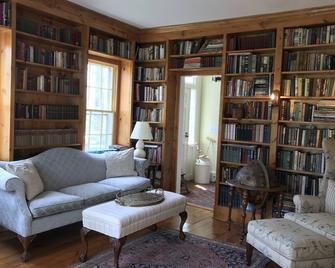 Millbrook - Beautifully Restored 1840 Colonial - Dutchess Co. Ny - Millbrook - Lounge