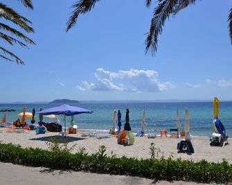 Happy Camp Mobile Homes in Castello Camping and Summer Resort - Néos Marmarás - Strand