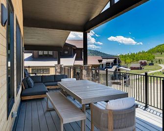 Lone Eagle Luxury Mountain Getaway with Hot Tub + Gym/Peloton - Granby - Balcón