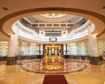 The Center Grand Hotel - Yantai - Ingresso