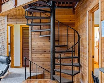 Aoki Michi Retreat Cabin in Brian Head - Brian Head - Stairs