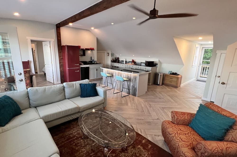New two bedroom penthouse with views of Campobello! - Lubec - Living room