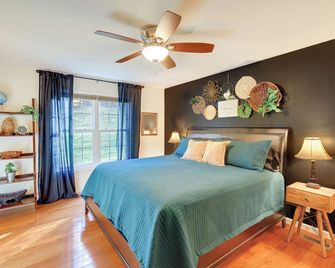 Virginia Escape with Patio and Fire Pit, Near Hiking! - Wytheville - Bedroom