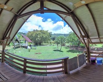 Pension Les Trois Cascades - Uturoa - Outdoors view
