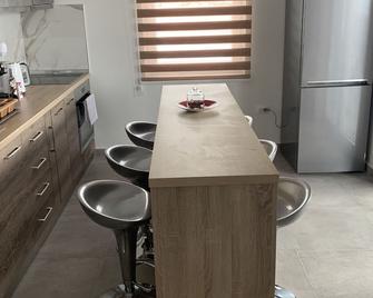 Villa M With Private Pool,private Sauna & Jacuzzi - Bitola - Dining room