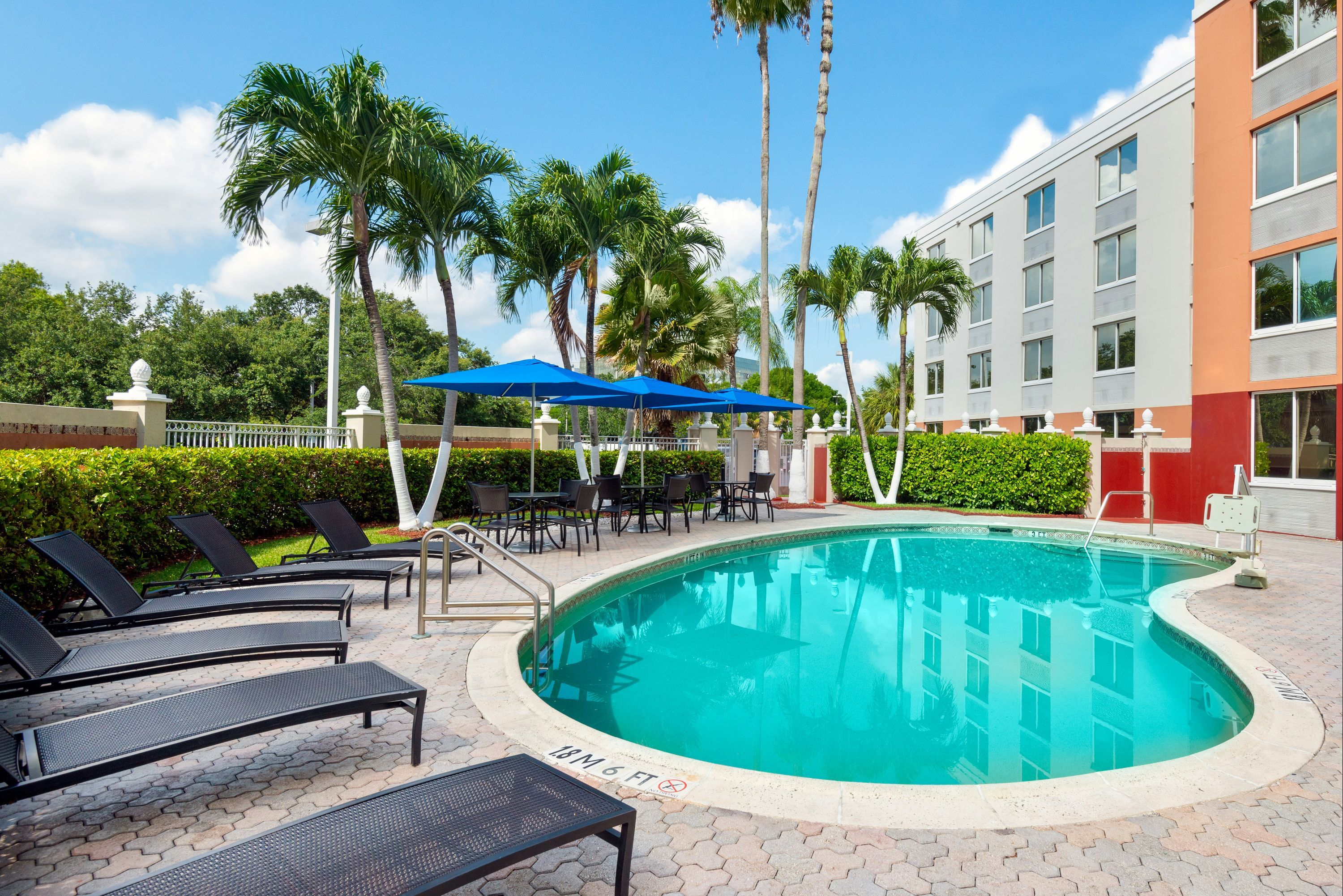 Holiday Inn Express Miami Airport Doral Area by IHG - דוראל - בריכה
