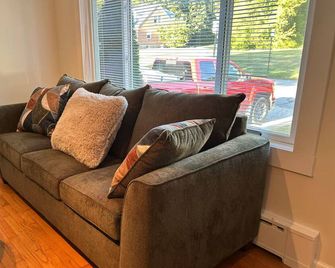 Litchfield Retreat, Wineries, Foliage & Skiing - Torrington - Huiskamer
