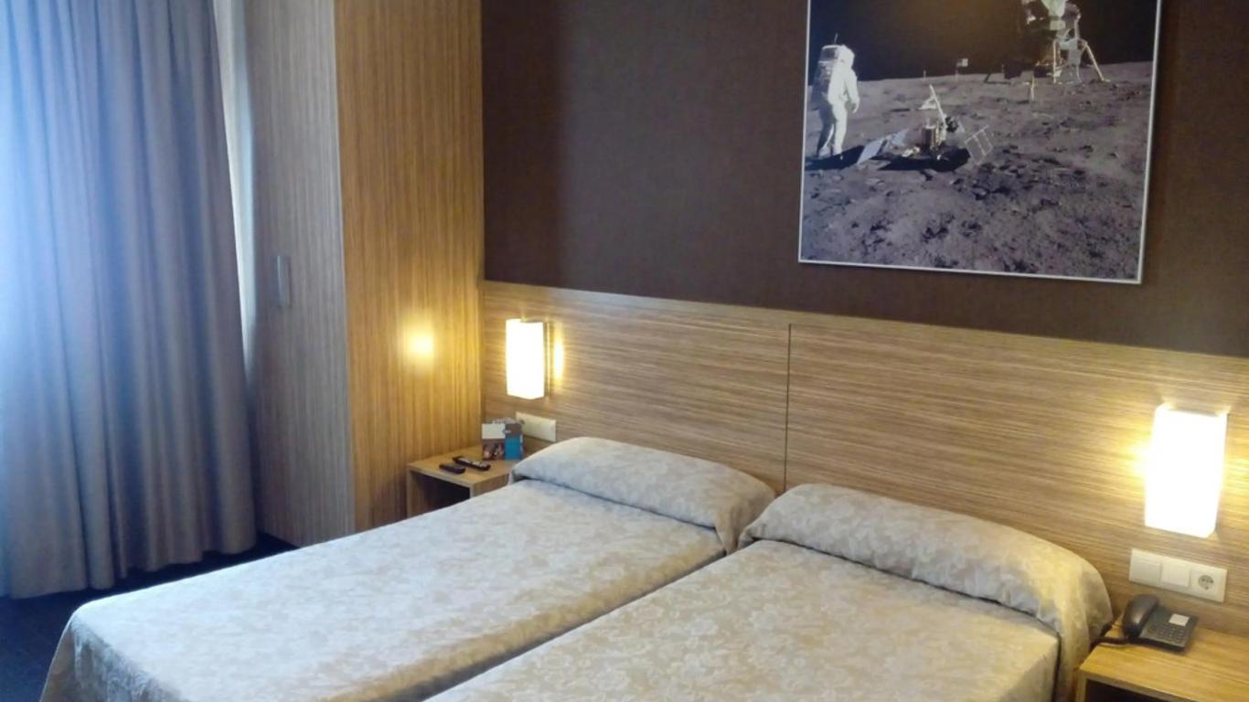 Hotel Moon