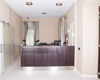 Hotel Villa Marrón - Llanes - Recepción