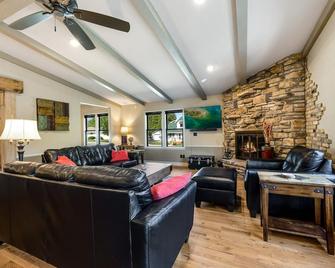 Perfect for families!!, Baileys Harbor 3 Bedroom House! Sleeps 6 plus 2 under 12 - Baileys Harbor - Obývací pokoj