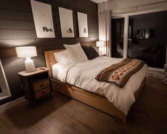 A cabin of windows amongst the trees- 15 mins from Mont Tremblant! - La Conception - Habitación