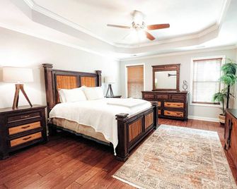 Great house in Clarksville! Located by Hospital - Clarksville - Schlafzimmer