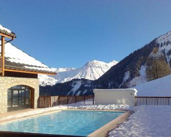 Résidence Odalys Les Alpages du Corbier - Villarembert - Piscine