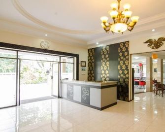 Hotel Aloha Malang - Malang - Lobby