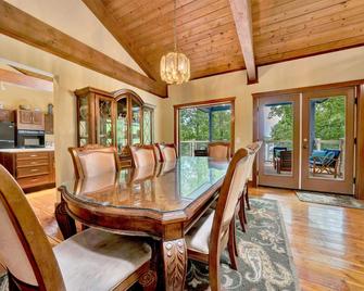 The Main House - Huddleston - Comedor