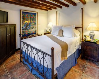 Regis Hotel And Spa - Panajachel - Bedroom
