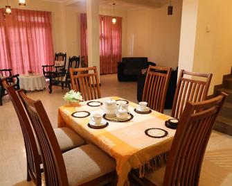 5 minutes from Kandy city - Peradeniya - Restaurante