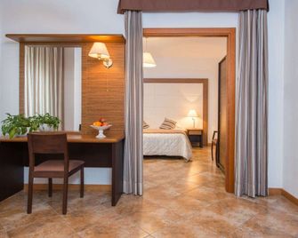 Royal Hotel - Cosenza - Bedroom