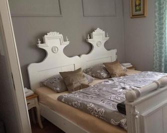 Villa Lucia - Apartments&Rooms - Slavonski Brod - Bedroom
