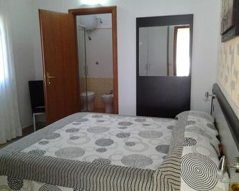 Bed & Breakfast La Rosa - La Caletta - Habitación
