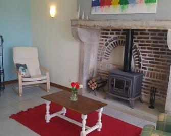 'Restez-là' Gîte in the heart of rural France - Charroux - Living room