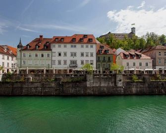Ljubljana Riverbank Apartment in City Centre! - Ljubljana - Gebäude