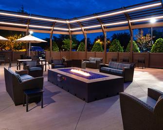 Residence Inn by Marriott Charlotte Northlake - Charlotte - Patio