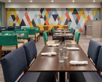 Holiday Inn Marquette By IHG - מרקט - מסעדה