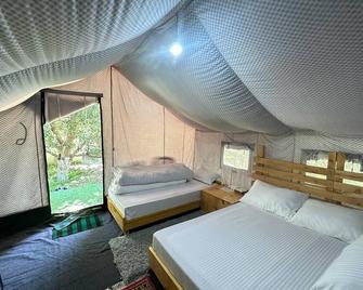 Apple Orchard Farm and Camping - Kullu - Bedroom