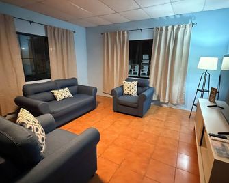 Fully equipped beach front house in Playa El Espino, Usulután, El Salvador. - Usulután - Sala de estar