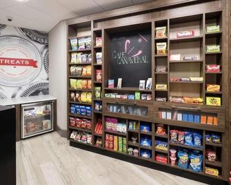 Your Home Away From Home! Onsite Pool, Kitchenette, Free Breakfast, Parking! - Cape Canaveral - Negozio