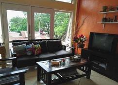Riswan Homestay - Ternate - Sala de estar