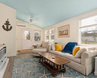 Beaches, Cape May Zoo,Vineyards, Birding, Golf, Fishing, Antiquing, Water Sports - Cape May Court House - Living room