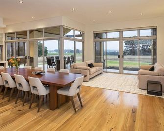 Metricup House - elegant country retreat - Wilyabrup - Dining room