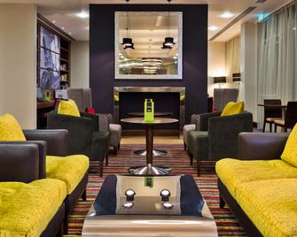 Hampton by Hilton London Luton Airport - Luton - Lounge