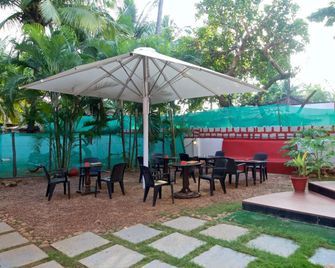 Anjuna Pebbles Guest House - Anjuna - Patio