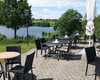 Hotel am Untersee - Hof - Terasa