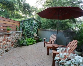 The Palmer's Guest House - The Great Getaway In Central San Marcos - San Marcos - Patio