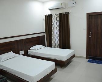 Hotel Paras - Lalitpur - Bedroom