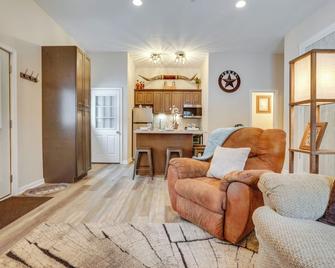 Peaceful Ellsworth Vacation Rental w/ Grill - Ellsworth - Living room