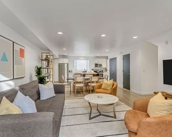 Lcf - Downtown Slc - King+queen+sofa Bed- Garage - Sleeps 6 - סולט לייק סיטי - סלון