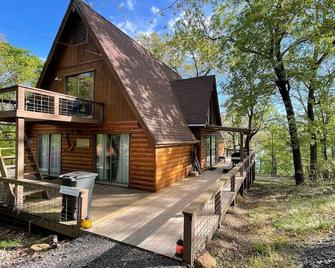 Beautiful, Majestic Log Cabin Large Game Room and Lake View - Wagoner - Edificio