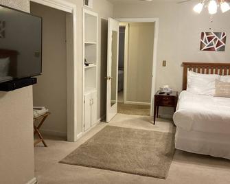 Quiet Spacious Home. Centrally Located in Alamosa, Near The Rio Grande River - Alamosa - Ložnice