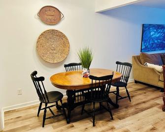 Midtown hide away centrally located to everything - Paducah - Dining room