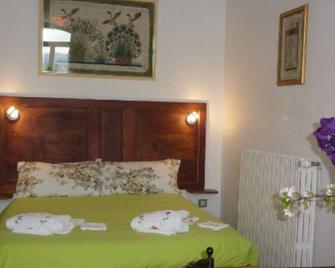 Maison D Hosts \'Jeanne Fossa\' - Saint-Girons - Bedroom
