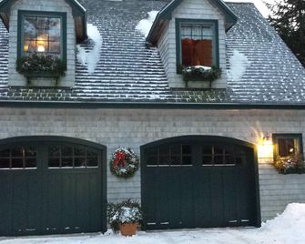Walk To Acadia's Trails, Ocean From This Quiet, Charming Carriage House - Southwest Harbor - Building