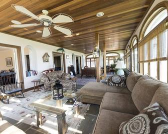 Amazing Waterfront Retreat On The Chesapeake Bay Private Pool Private Beach - Cambridge - Living room