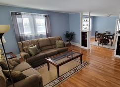 413 Finley Carriage - Owosso - Living room
