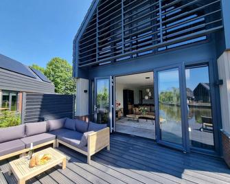 Luxurious detached water villa with jetty - Balk - Patio